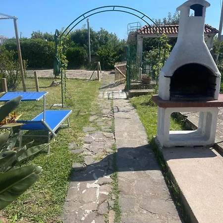 Lidia & Attico Degli Artisti, Free Pets , Giardino Recintato E Attrezzato Minturno